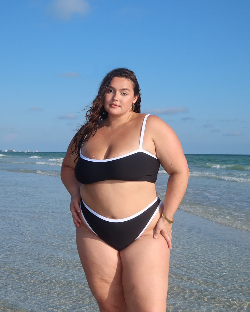 Sammy (White) Black Classic Bottom